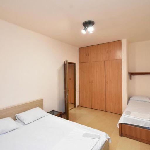Rent Inn Yerevan On Sakharov Square Exteriör bild