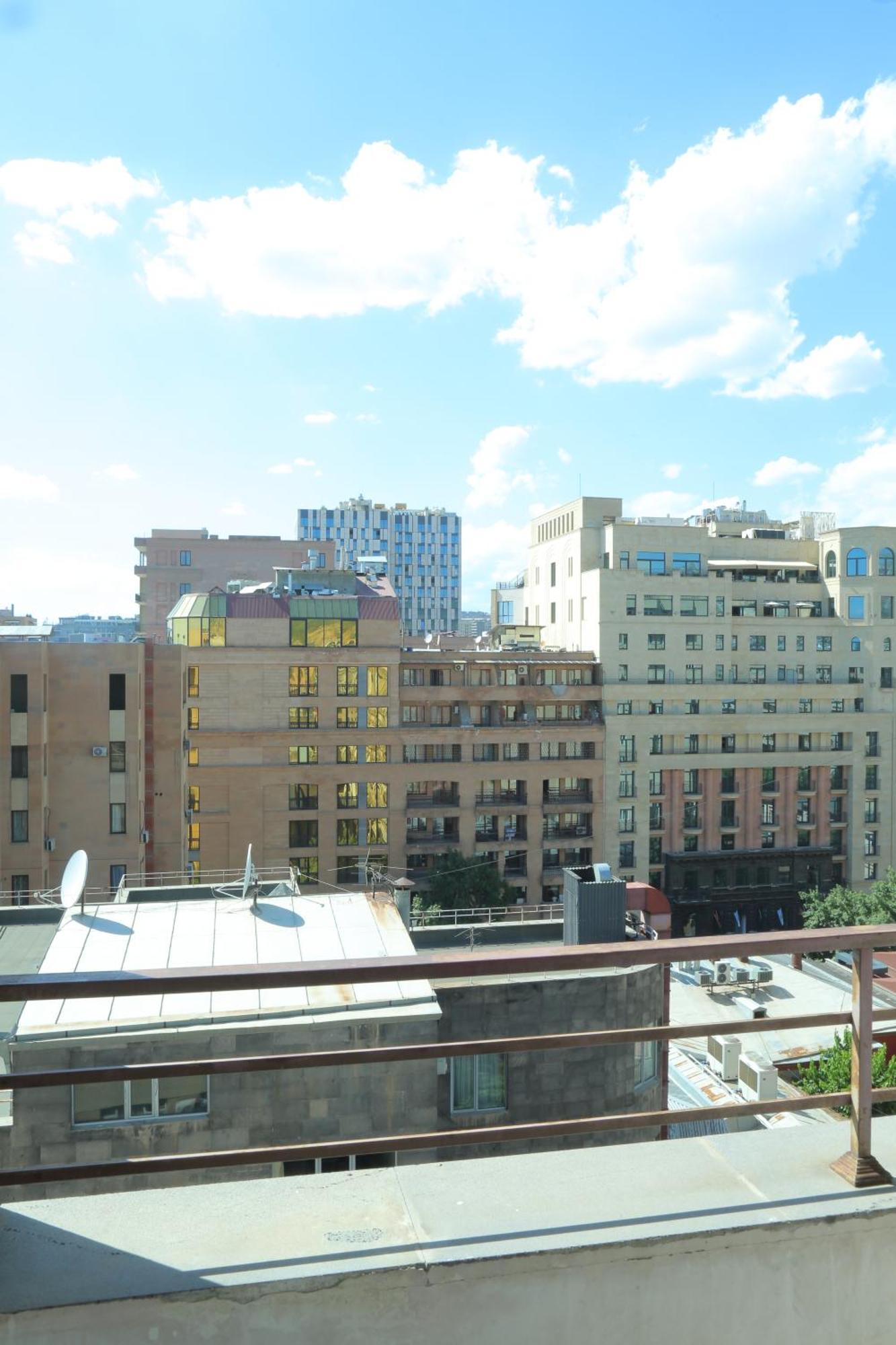 Rent Inn Yerevan On Sakharov Square Exteriör bild