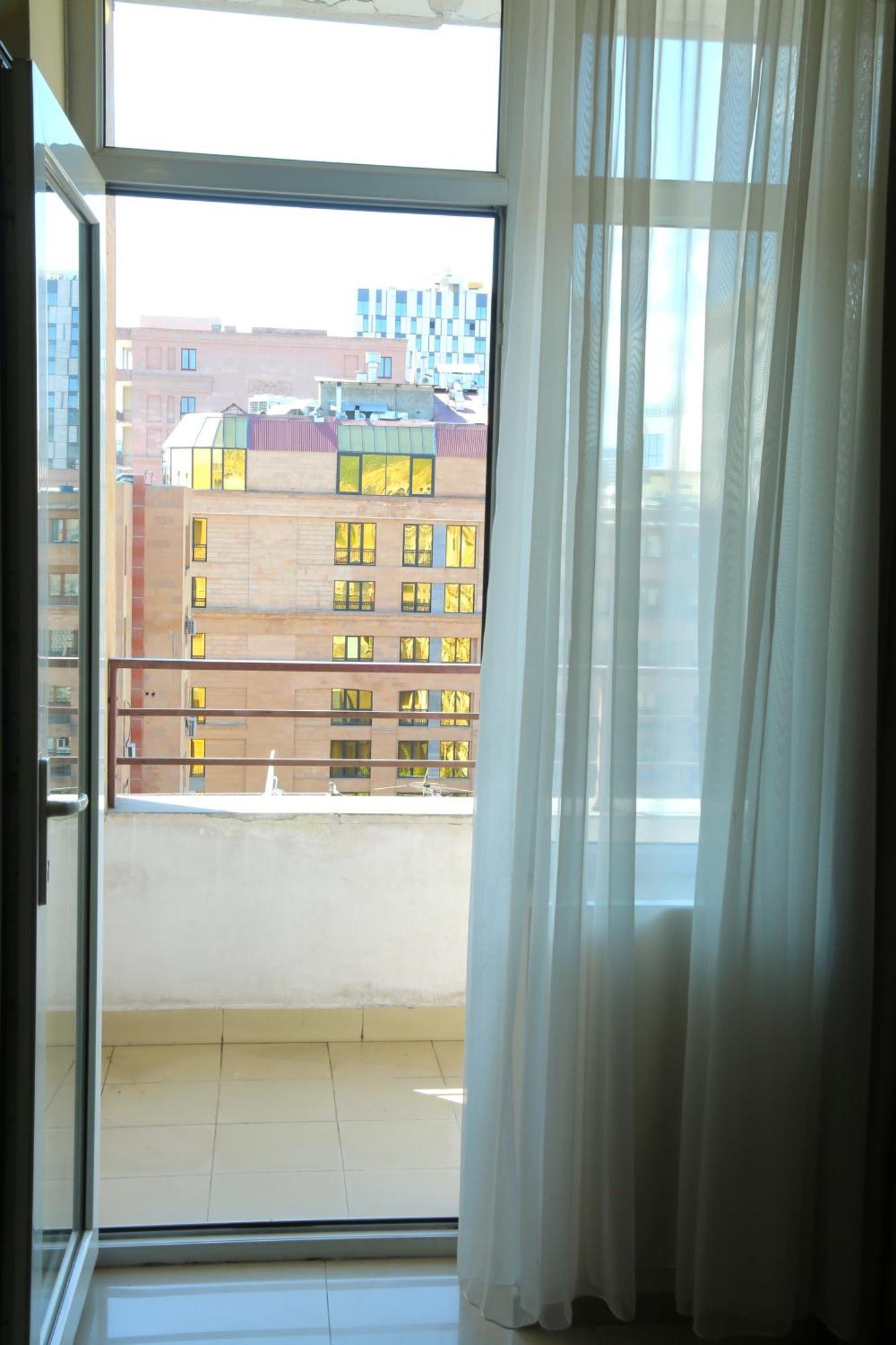 Rent Inn Yerevan On Sakharov Square Exteriör bild