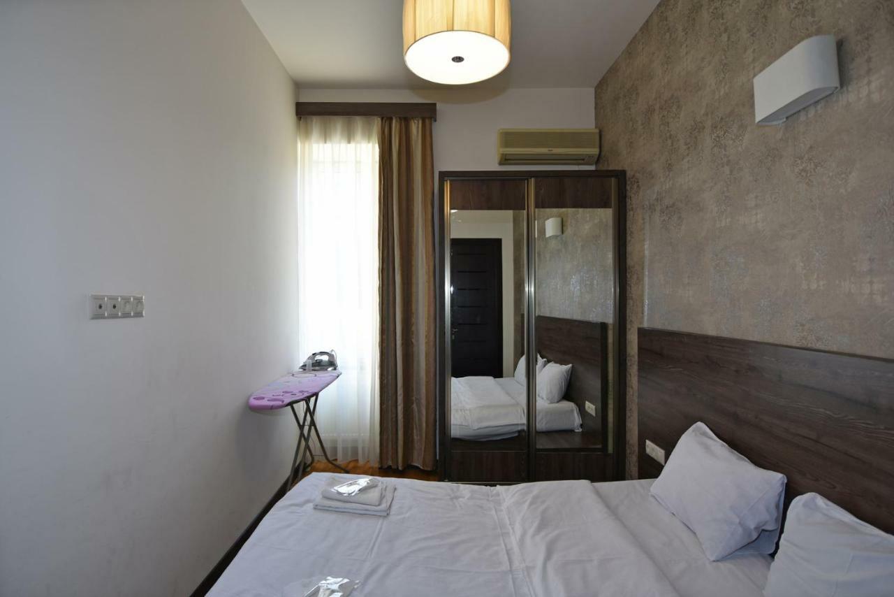 Rent Inn Yerevan On Sakharov Square Exteriör bild
