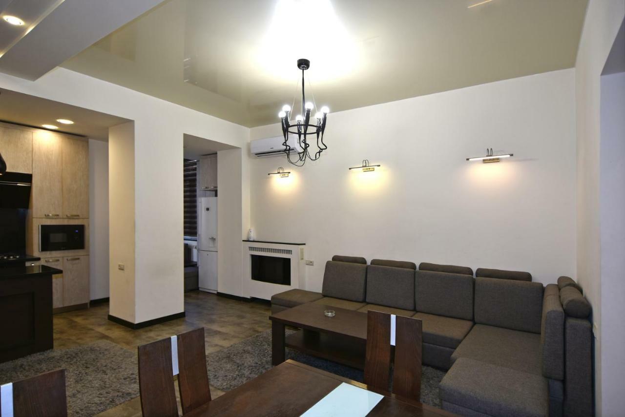 Rent Inn Yerevan On Sakharov Square Exteriör bild
