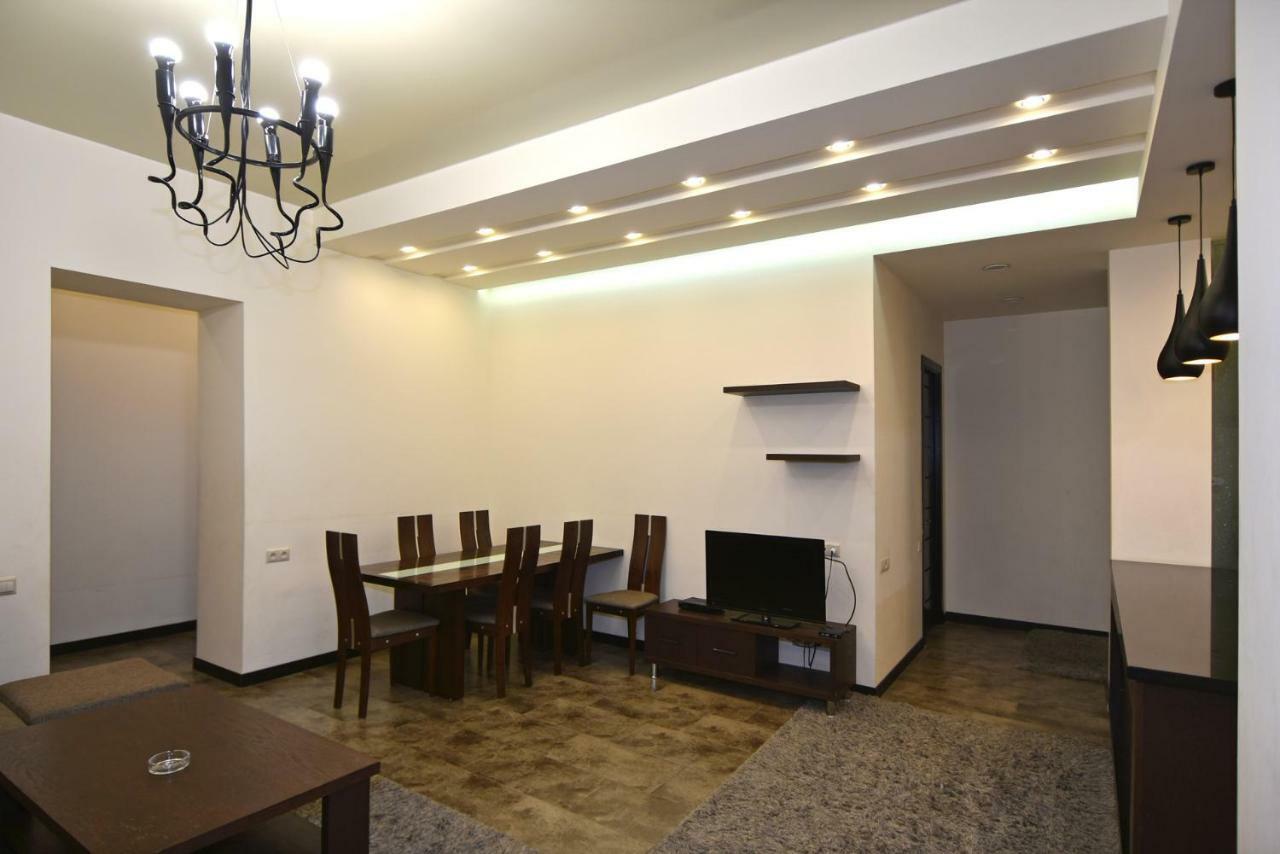 Rent Inn Yerevan On Sakharov Square Exteriör bild