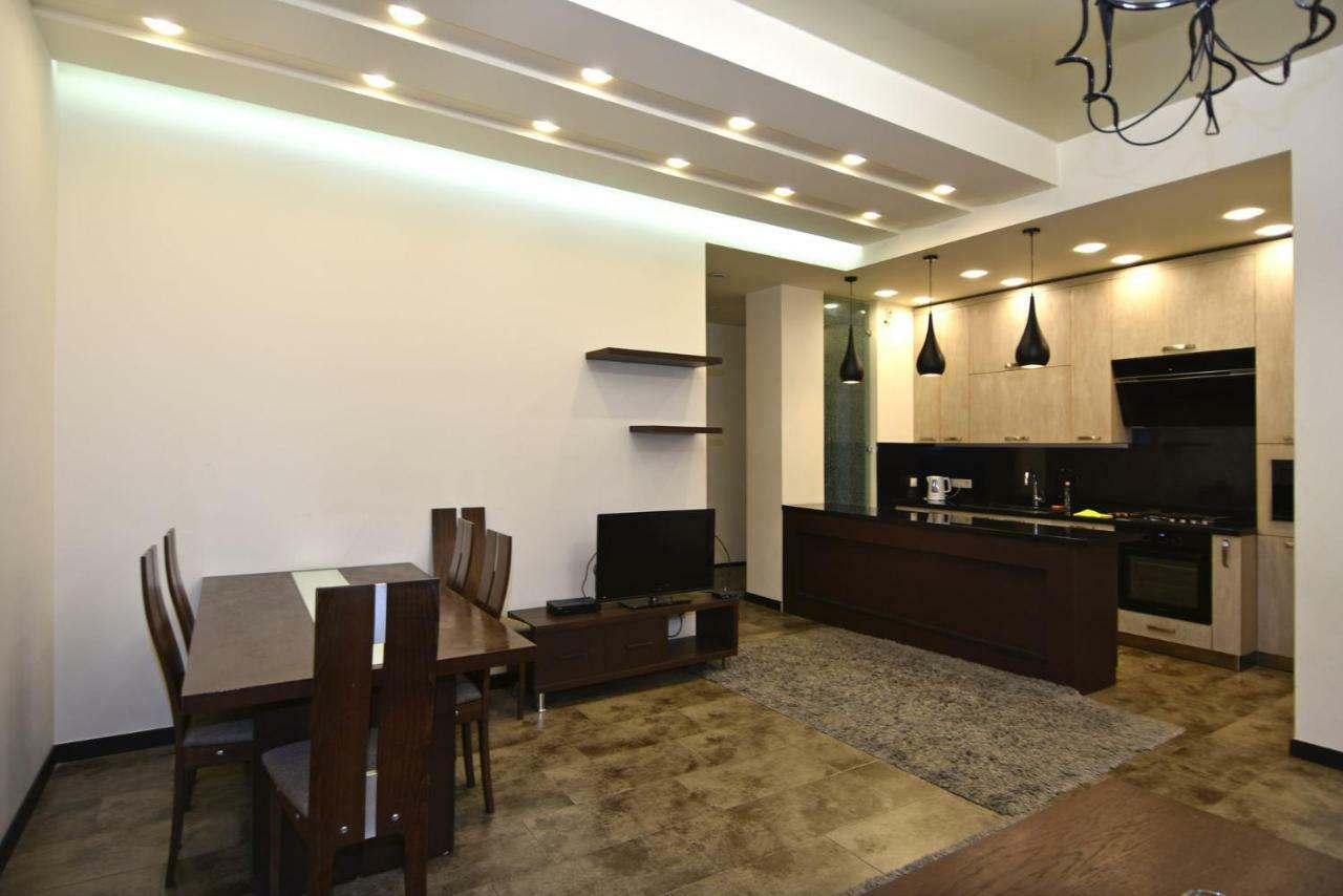 Rent Inn Yerevan On Sakharov Square Exteriör bild